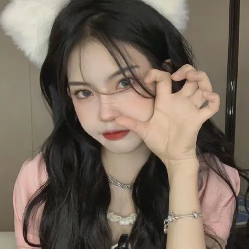 港台老牌艺人被曝隐婚生子传闻，一个月演唱会后台画面流出